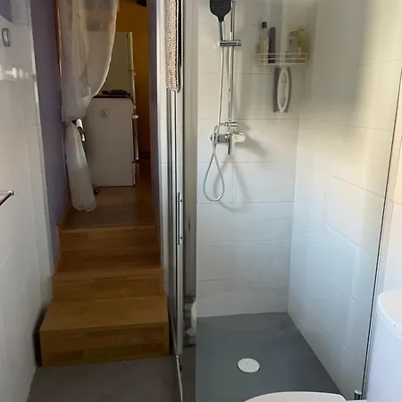 Dans Maison Privée *