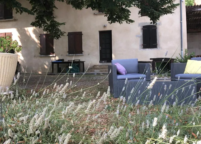 Dans Maison Privee